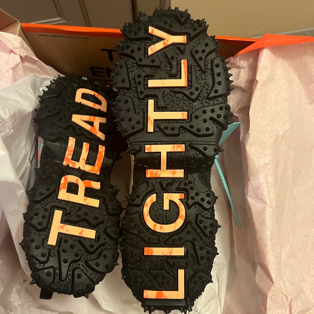 Authentic nike/ off white collaboration brand new size 11